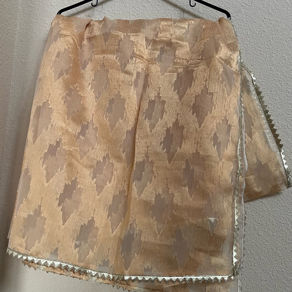 Pakistani/Indian/Bangladeshi Drape dupatta/veil for special occasions.